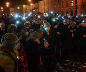 „Największe serce świata” także w Lublinie. Kilkaset osób przed ratuszem