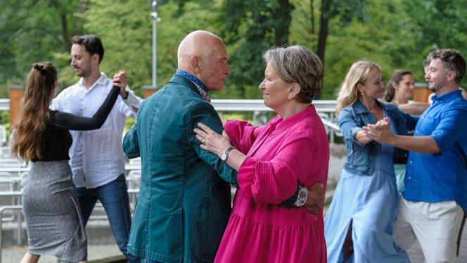 Barwy szczęścia odc. 3290. Tolek Koszyk (Marek Siudym), Basia (Sławomira Łozińska)