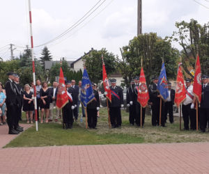 Dąbrówka Stany, gmina Skórzec: nowym wozem strażackim, po nowej drodze, do nowej szkoły