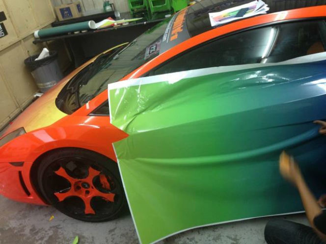 Tęczowe Lamborghini Gallardo 