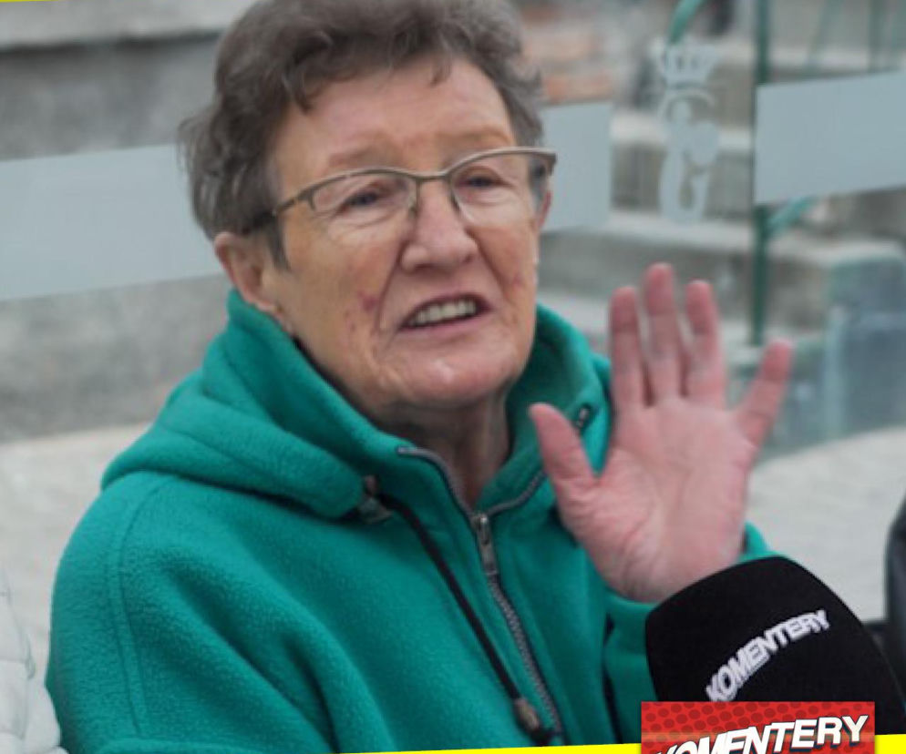 Seniorka w zielonej bluzie gestykuluje podczas wywiadu. O zakazie TikToka dla dzieci przeczytasz na SE.