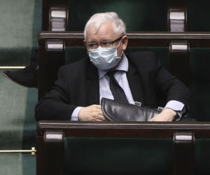  Sejm głosuje a Kaczyński szpera w ...