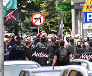 Katowice: Policjanci wśród nacjonalistów. Tajemnicza akcja służb na marszu! 