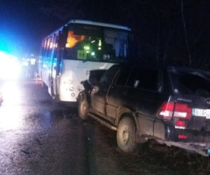 Czarna Białostocka. Autobus z dziećmi zderzył się z osobówką