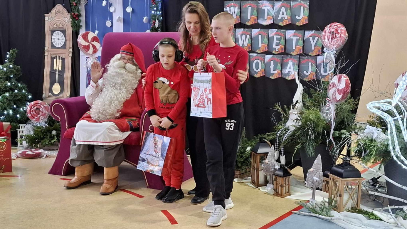 Mikołaj z Rovaniemi odwiedził uczniów Szkoły Podstawowej Specjalnej nr 19
