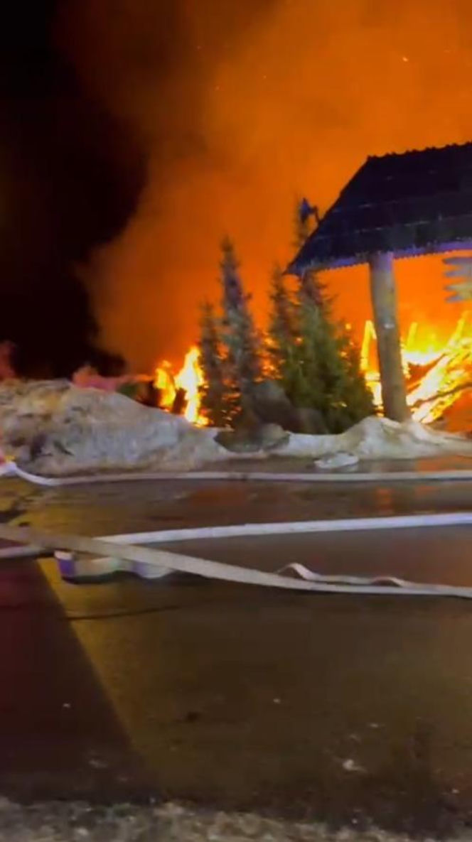 Dramat na weselu. 100 osób uciekało z płonącej karczmy. Ogień objął cały budynek