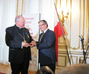 Bronisław Komorowski odznaczył Kardynała Dolana