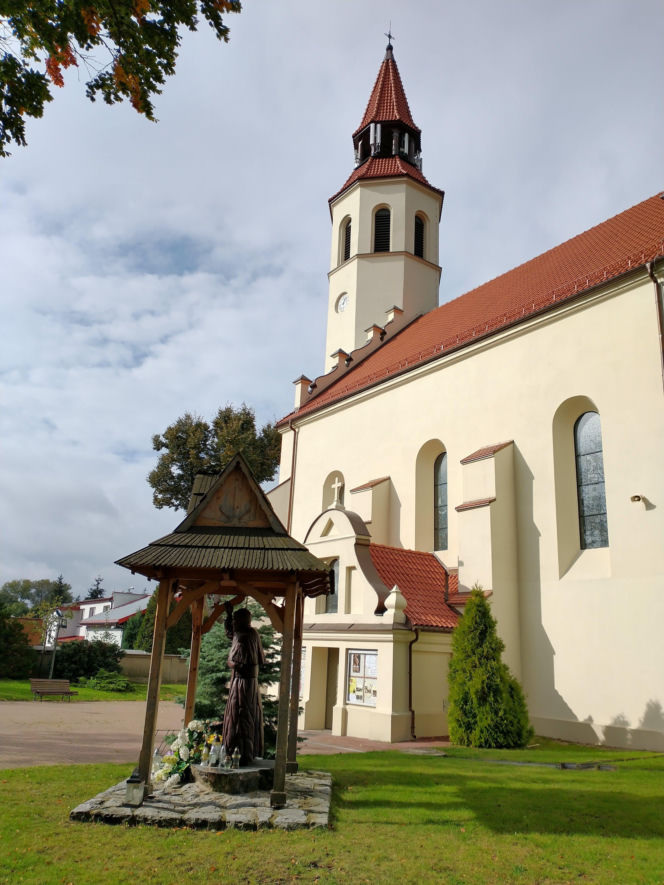Leży na pograniczu dwóch historycznych krain. Jedno z najpiękniejszych miast w woj. łódzkim