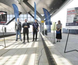 W kominiarkach wspinają się na pociągi i nagrywają. PKP ostrzega. Śmiertelny trend dotarł do Polski