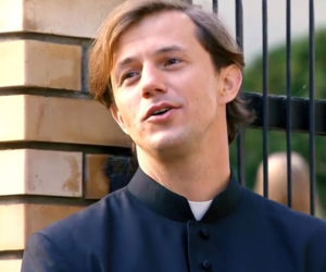 Barwy szczęścia odc. 2021. ksiądz Tadeusz (Jakub Mróz)