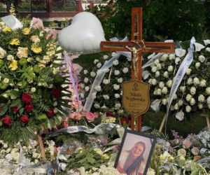 Grób Nikoli Węgłowskiej utonął w kwiatach