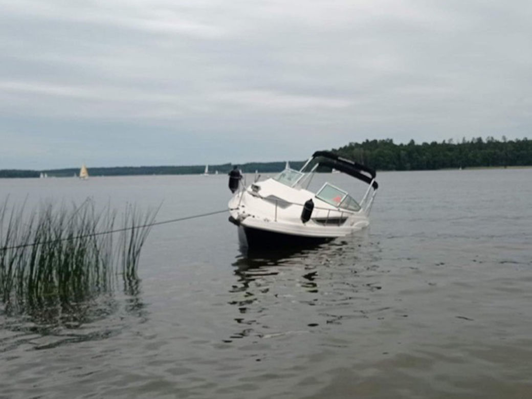 Jezioro Bełdany. Motorówka uderzyła w żaglówkę