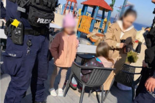 Chwile grozy na Pomorzu. 6-latka błąkała się sama po plaży w Sopocie. Przeszła 1,5 km pieszo!