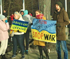 Szczecin solidarny z Ukrainą. Manifestacja na placu Solidarności