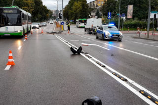 Potrącenie motorowerzysty na Antoniuku. Mężczyzna przejechał na czerwonym świetle