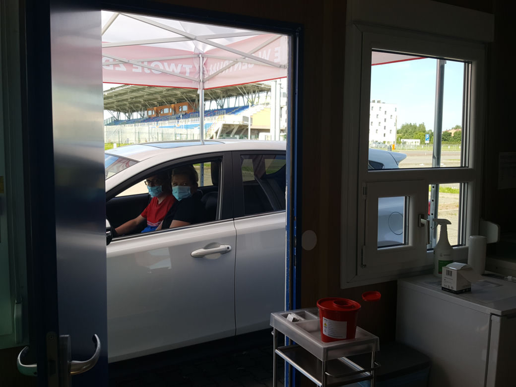 Punkt szczepień drive-thru w Siedlcach