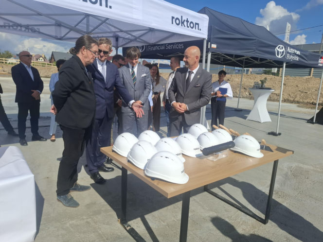 Budowa salonu Lexusa