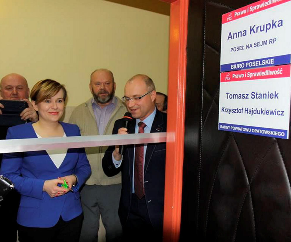 Aniołek Kaczyńskiego otworzyła biuro w domu weselnym