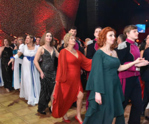 XIV Marszałkowski Bal Dobroczynny w CKK Jordanki. Zdjęcia ze środka. Efektowne kreacje VIP-ów