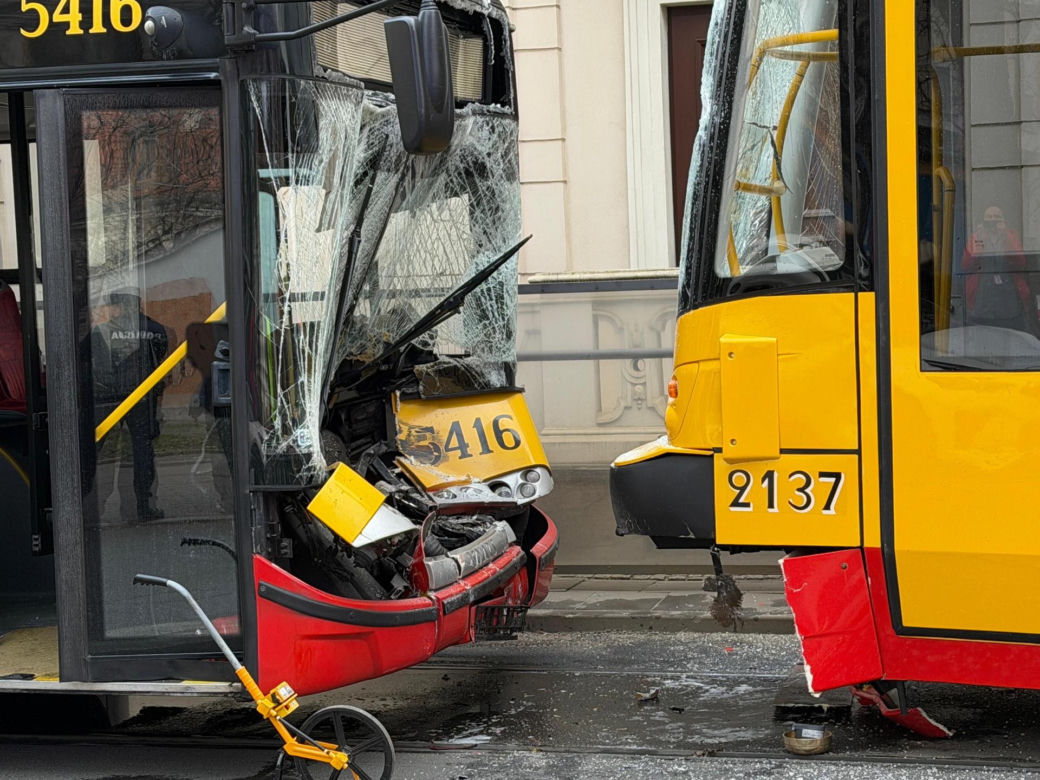 Zderzenie tramwajów i autobusu w Warszawie 18.11.2025