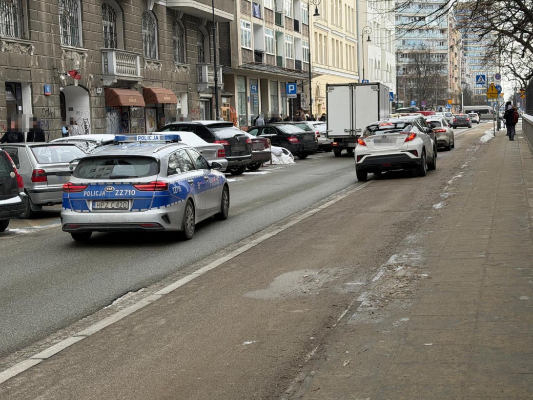 Przewiózł go na masce, to mu wybił szybę. Awantura w centrum Warszawy. "Poniosły emocje. Obaj byliśmy winni"