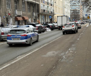 Przewiózł go na masce, to mu wybił szybę. Awantura w centrum Warszawy. Poniosły emocje. Obaj byliśmy winni