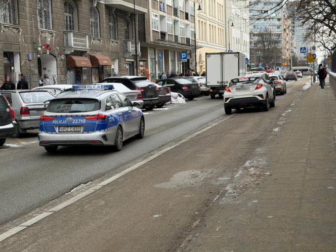 Przewiózł go na masce, to mu wybił szybę. Awantura w centrum Warszawy. "Poniosły emocje. Obaj byliśmy winni"