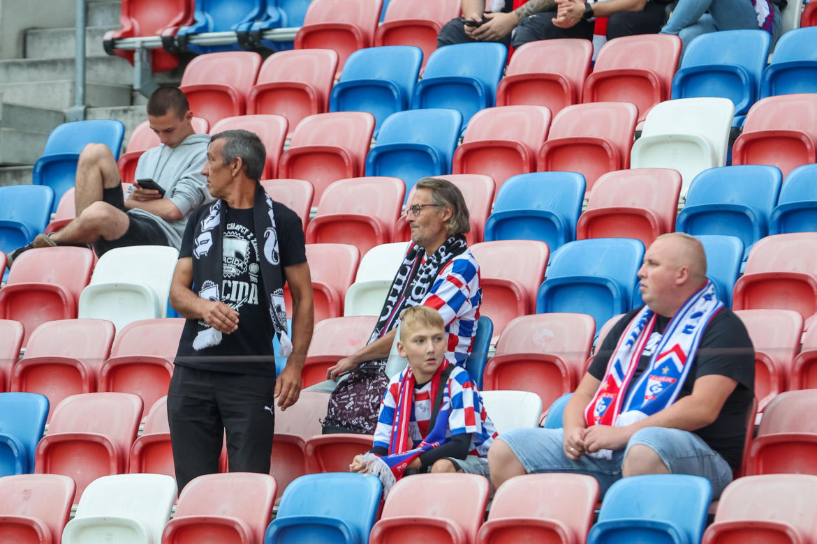 Sportowe emocje na trybunach podczas meczu Górnik Zabrze - Piast Gliwice
