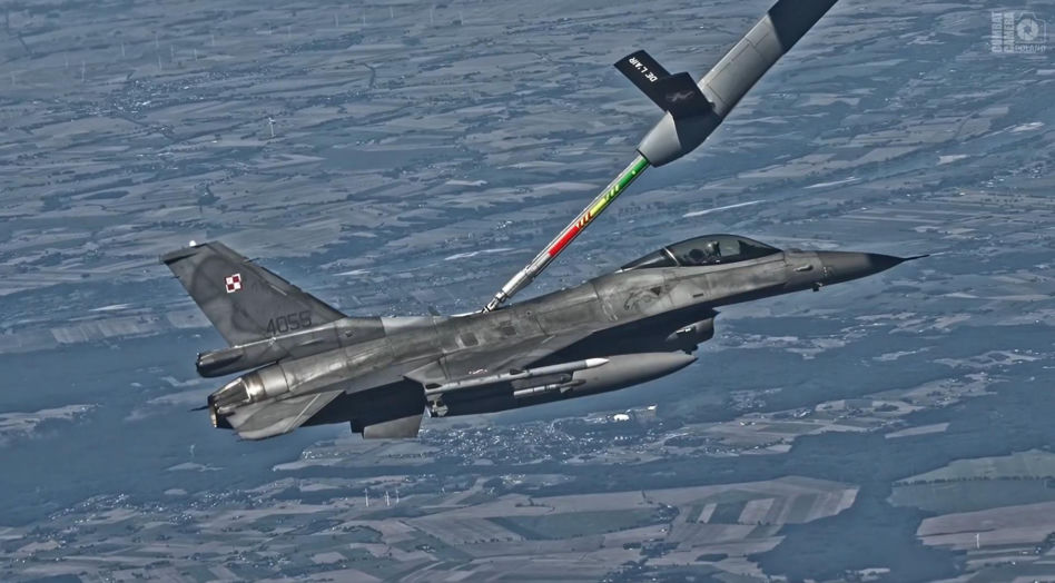 Polski F-16 i francuski Airbus A330 MRTT. Jak wyglądało tankowanie w powietrzu po defiladzie?