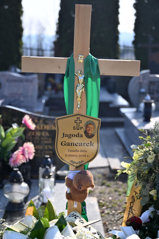 Morze kwiatów. Tak wygląda grób pilotki Jagody Gancarek tydzień po pogrzebie
