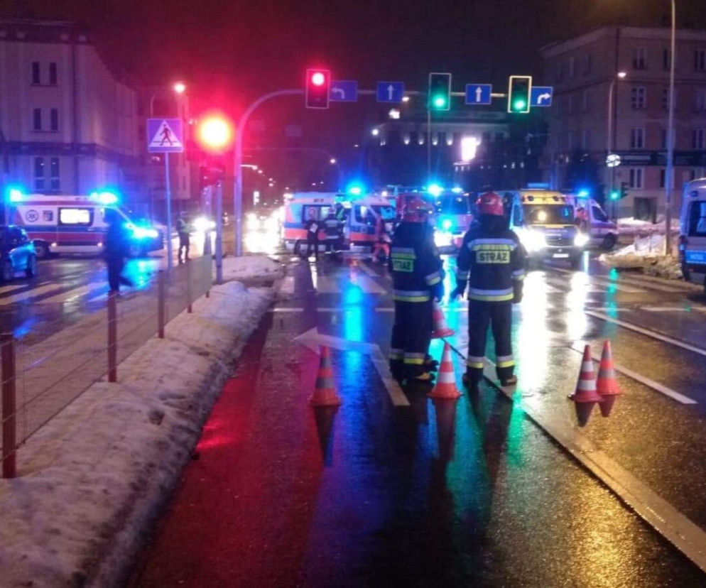 Białystok. Wypadek z udziałem radiowozu. Policjant trafił do szpitala