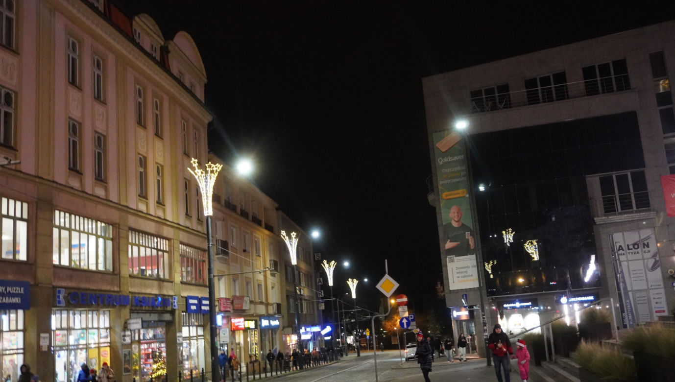 Olsztyn rozświetliły świąteczne iluminacje. Stare Miasto i centrum zachwycają!