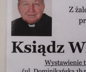 Duchowny zmarł, bo ktoś ukradł baterie do defibrylatora