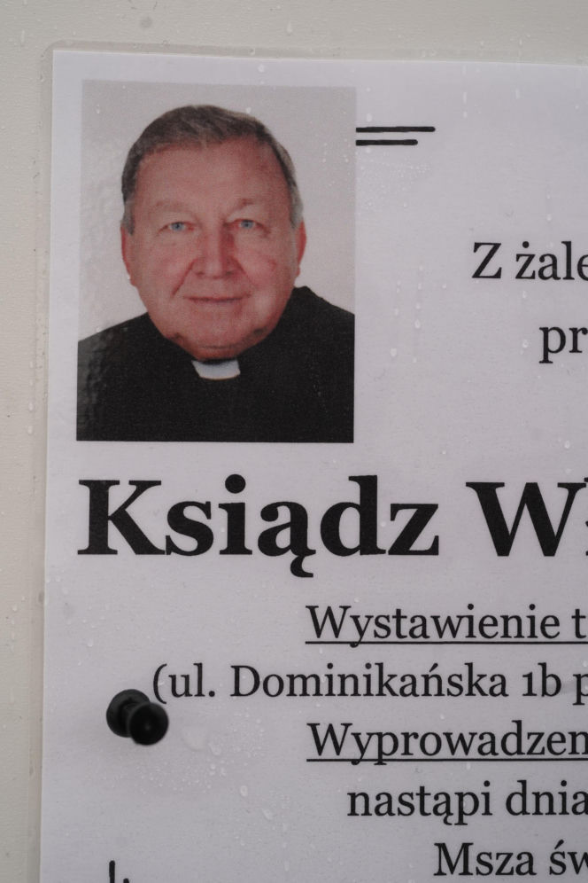 Duchowny zmarł, bo ktoś ukradł baterie do defibrylatora