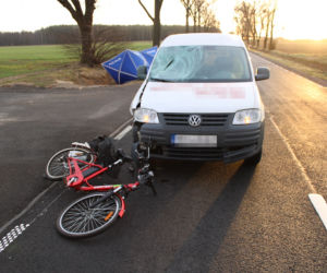 Tragiczny wypadek koło Włocławka. Samochód potrącił rowerzystkę. Kobieta nie żyje