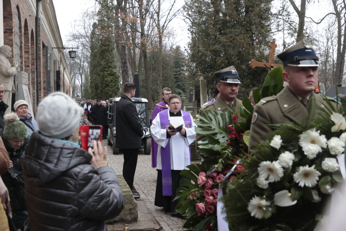 Wzruszające napisy na szarfach na pogrzebie Jerzego Połomskiego
