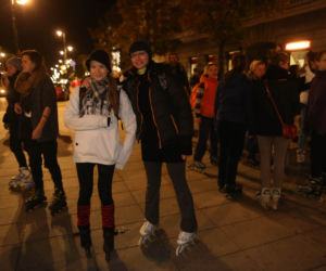Nightskating. Warszawiacy przejechali stolicę na rolkach [Zdjęcia]