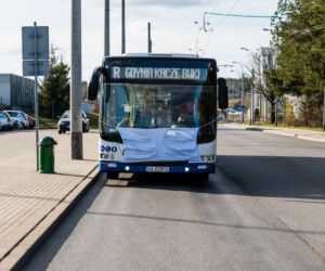 Autobusy w Gdyni, zachęcają do noszenia maseczek