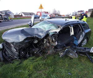 Zablokowana droga krajowa nr 9. TIR zderzył się z autem osobowym