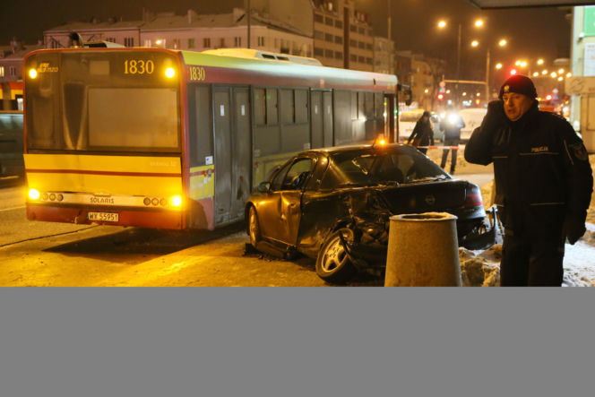 Kierowca wjechał w przystanek Warszawa
