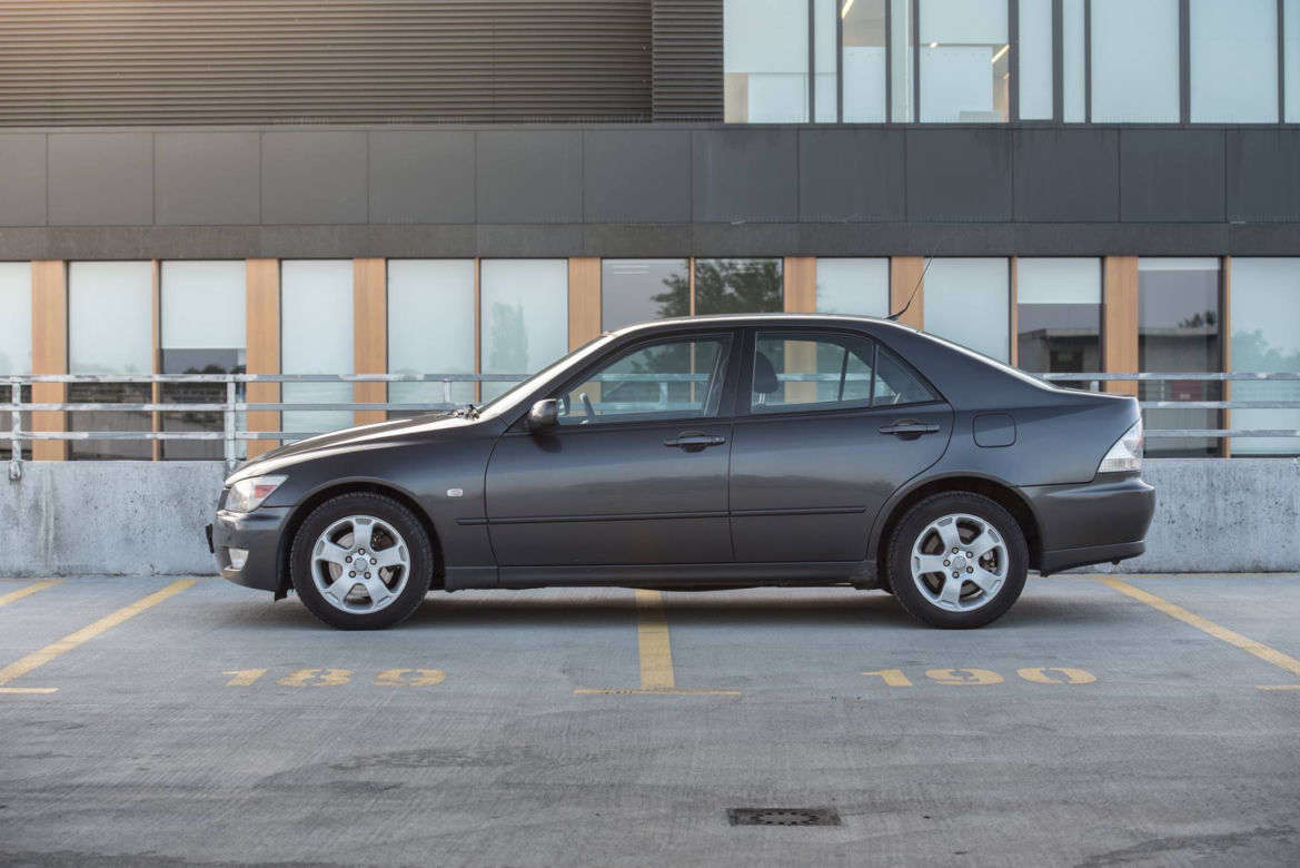 Lexus IS pierwszej generacji