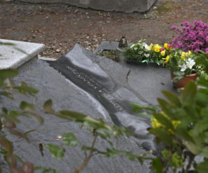 Tak wygląda grób prof. Jadwigi Staniszkis dwa lata po śmierci