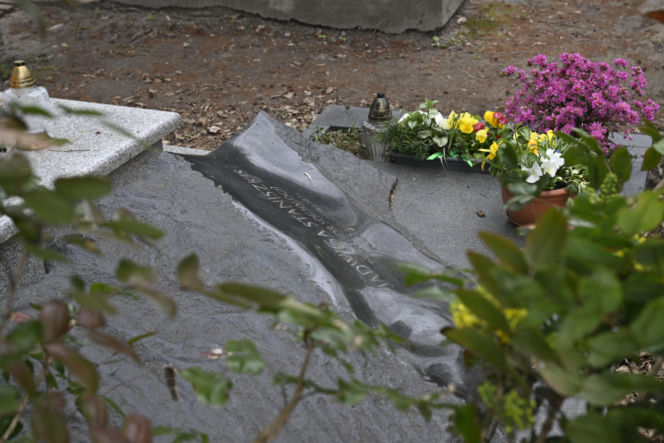Tak wygląda grób prof. Jadwigi Staniszkis dwa lata po śmierci