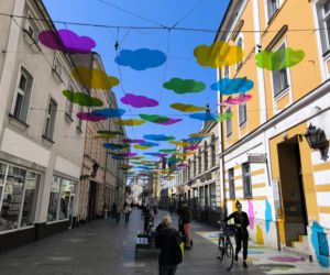 Nowe ozdoby na leszczyńskich ulicach. Wróblewskie w ferii barw.