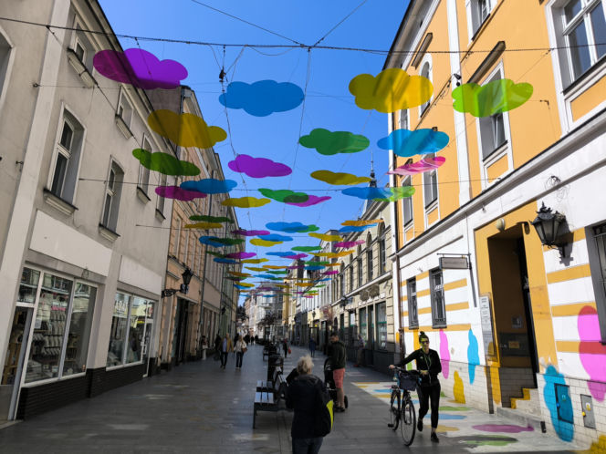 Nowe ozdoby na leszczyńskich ulicach. Wróblewskie w ferii barw.