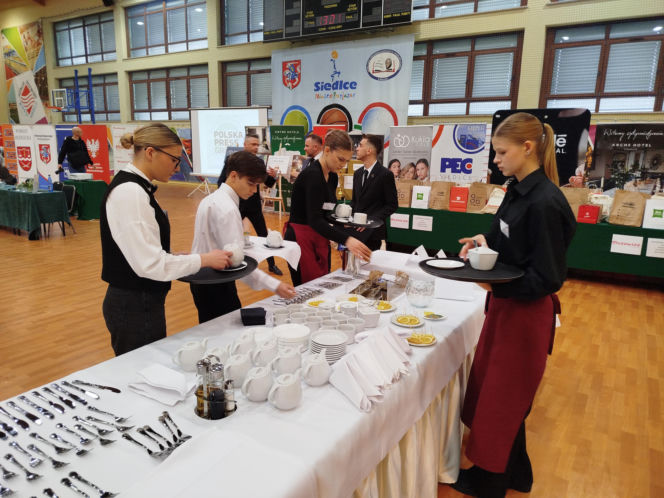 Już po raz ósmy w Siedlcach rywalizowali młodzi kelnerzy z całej Polski