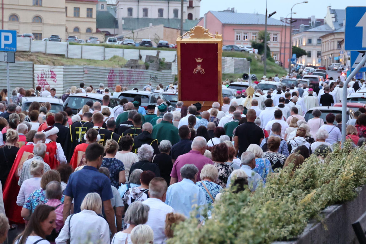 76. rocznica Cudu Lubelskiego. Procesja różańcowa w centrum Lublina