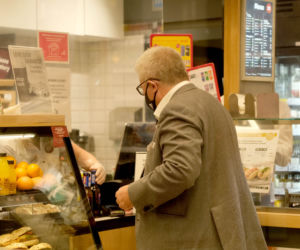 Ryszard Czarnecki świętował hot-dogiem