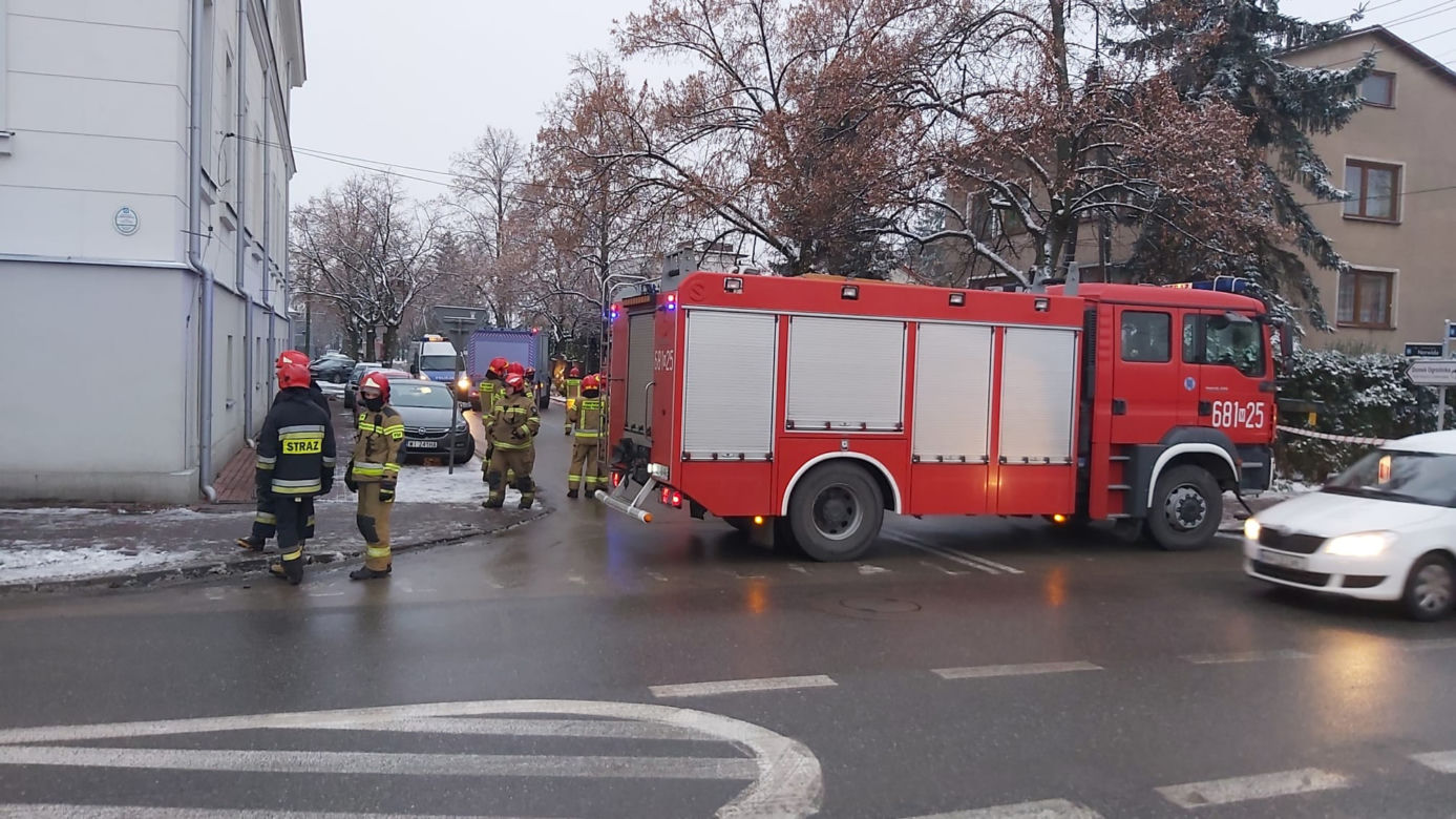 Ewakuacja szkoły w Radzyminie, uczeń przyniósł niewybuch na lekcje