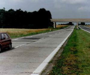 Remont na autostradzie A4 w środku lata. Kierowcy mdleją w korku, a służby rozdają wodę